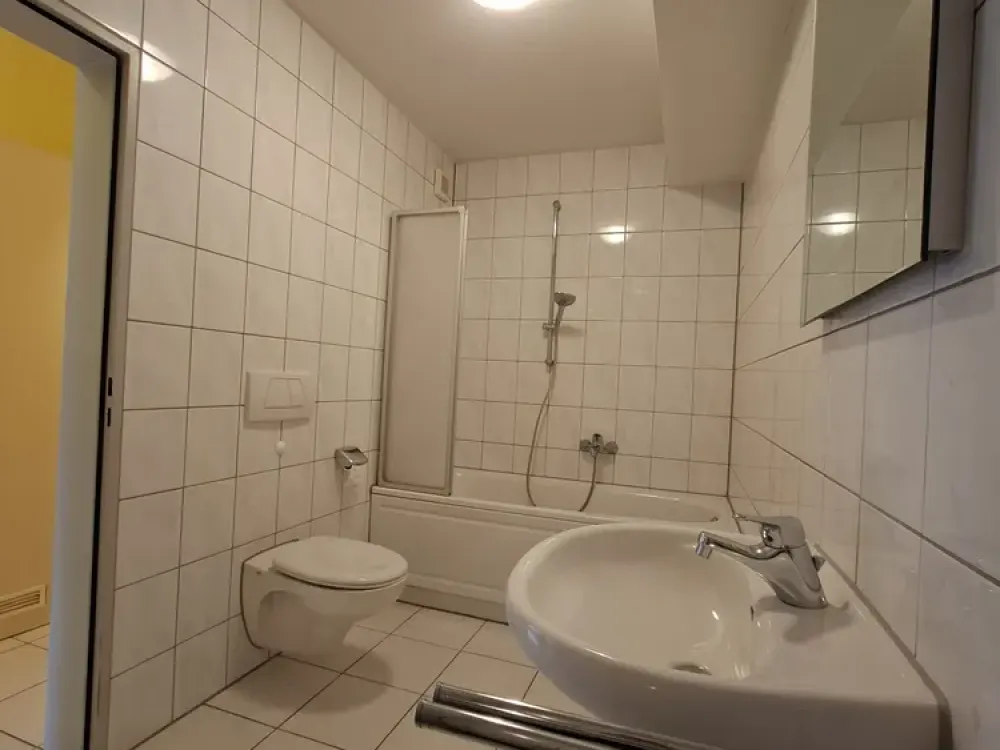 Bezugsfrei ab 01.10.2026: 2-Zimmer-Wohnung mit Garage.