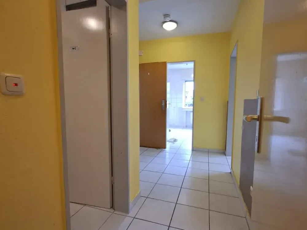 Bezugsfrei ab 01.10.2026: 2-Zimmer-Wohnung mit Garage.