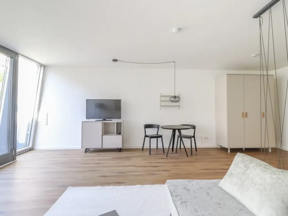 Stilvoll möblierte Souterrain-Wohnung mit sonniger Terrasse - Ihr neues Wohlfühlzuhause!