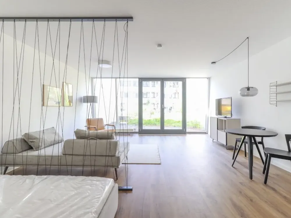 Stilvoll möblierte Souterrain-Wohnung mit sonniger Terrasse - Ihr neues Wohlfühlzuhause!
