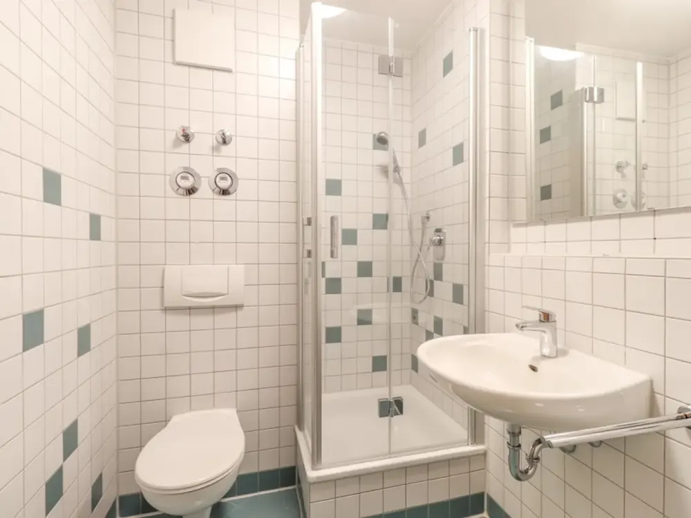 Stilvoll möblierte Souterrain-Wohnung mit sonniger Terrasse - Ihr neues Wohlfühlzuhause!