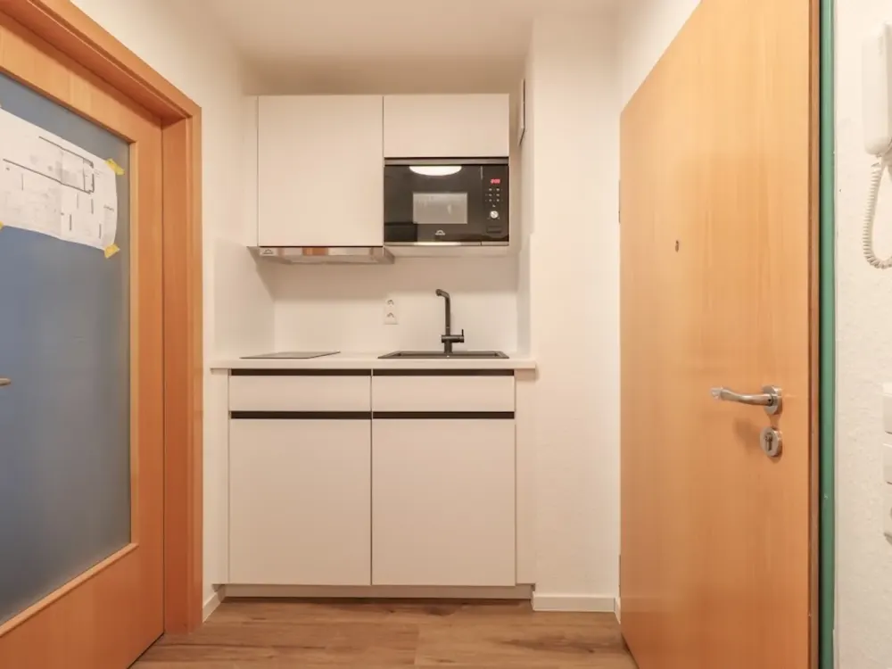 Stilvoll möblierte Souterrain-Wohnung mit sonniger Terrasse - Ihr neues Wohlfühlzuhause!