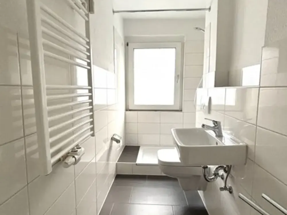 Einfach genial! Bezugsfertige 2 Zimmerwohnung in modernisierten Gebäude