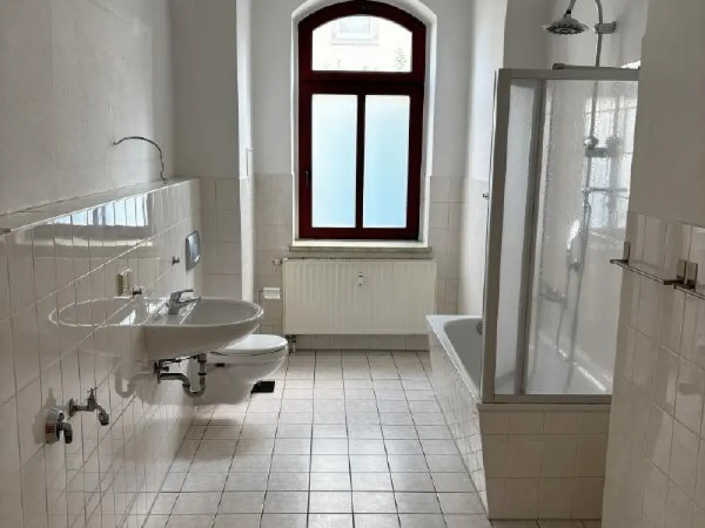 Löbtau: geräumige 2-Zi.-Altbauwohnung mit EBK im Hochparterre