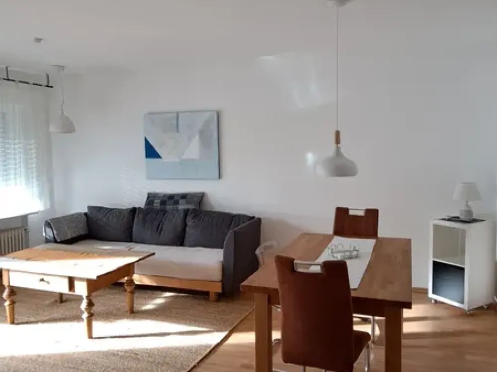 Fully furnished, bright 3-room flat | Voll ausgestattete 3-Z-Wohnung mit Balkon - 2. OG