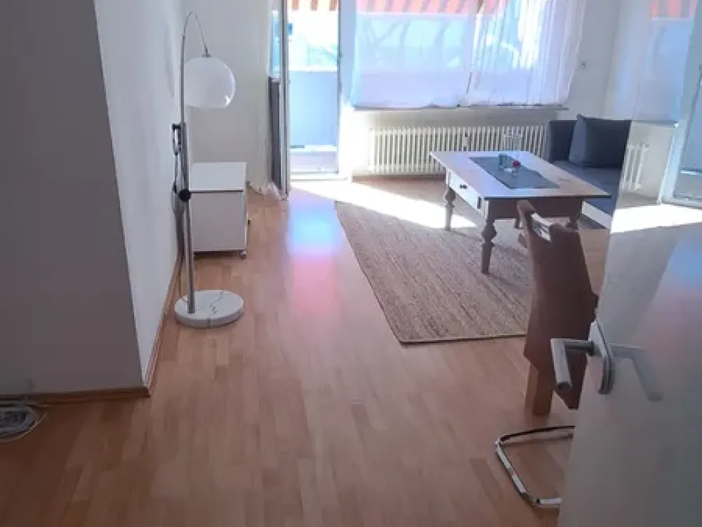 Fully furnished, bright 3-room flat | Voll ausgestattete 3-Z-Wohnung mit Balkon - 2. OG