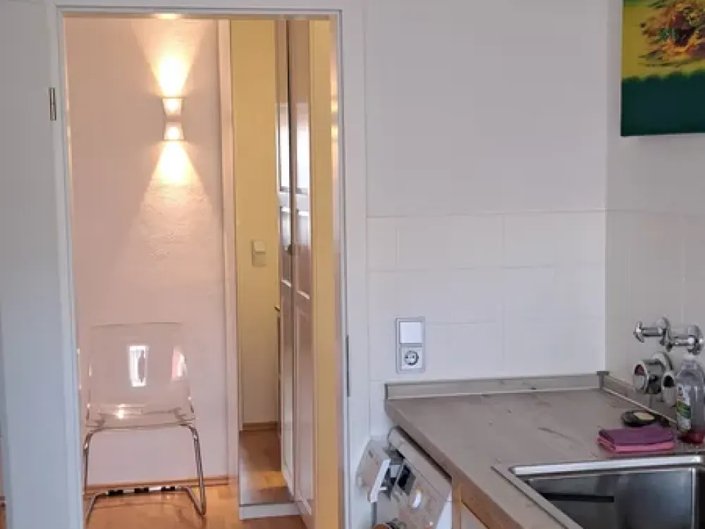 Fully furnished, bright 3-room flat | Voll ausgestattete 3-Z-Wohnung mit Balkon - 2. OG