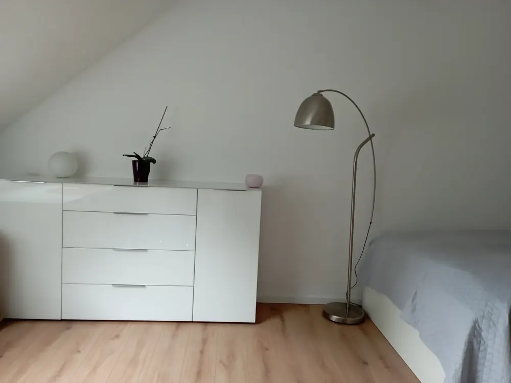 Kaarst 1-Zimmer Wohnung für berufstätige Person, modern möbliert renoviert idyllische ruhige Lage