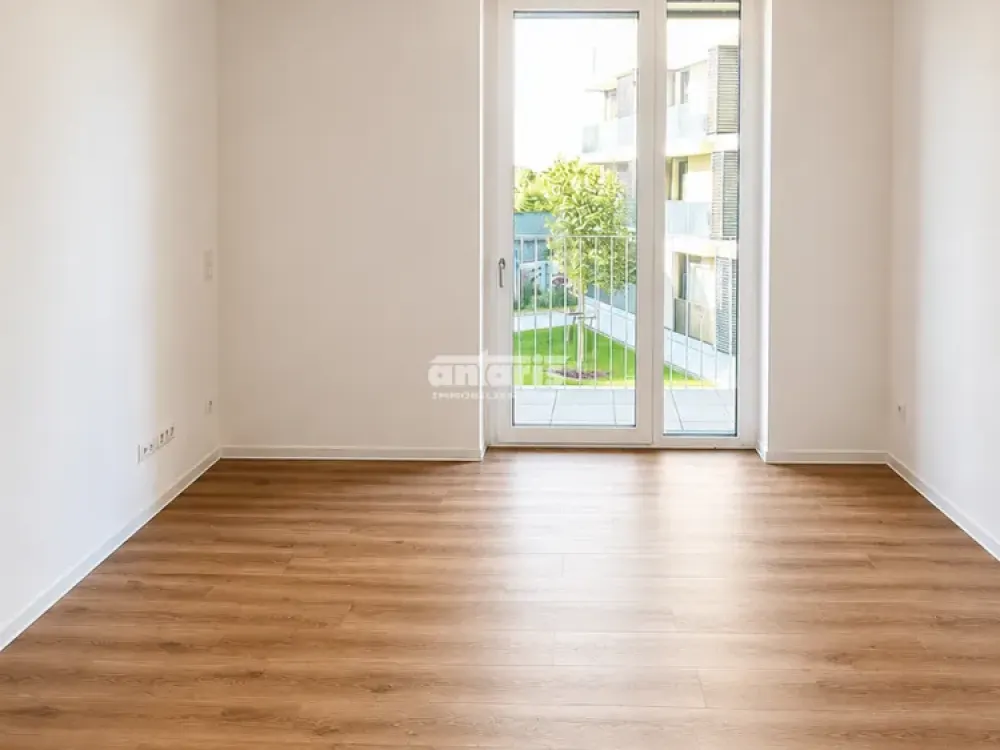 antaris Immobilien GmbH ** 2-Raum-Wohnung mit Komfort & Einbauküche **