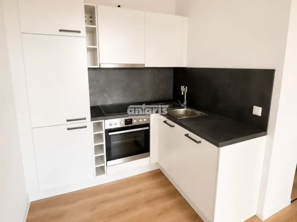 antaris Immobilien GmbH ** 2-Raum-Wohnung mit Komfort & Einbauküche **