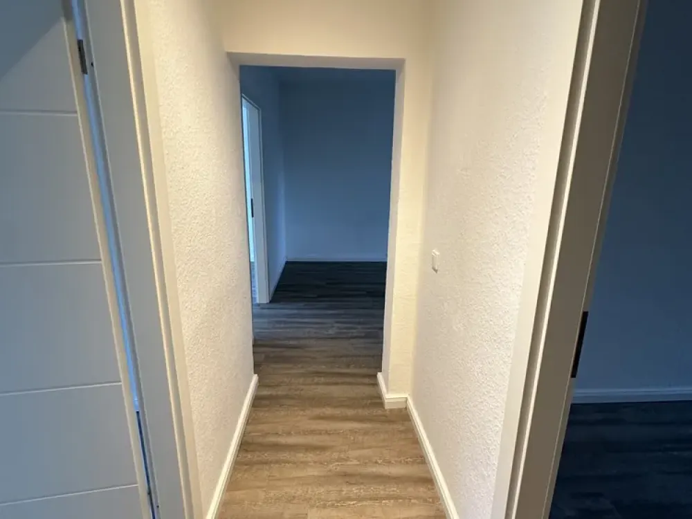 Renovated 3-Room Apartment with Modern Built-in Kitchen