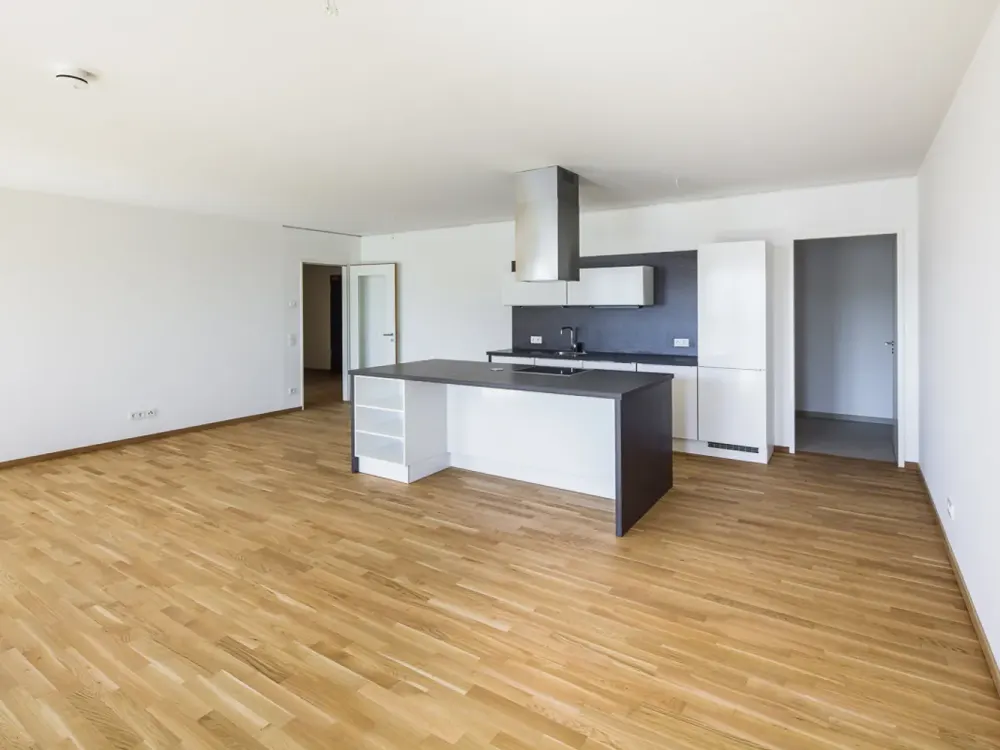 Schöner Wohnen im Westside Tower! Großzügige & moderne 3 Zi.-Whg. mit 2 Balkonen und 2 Bädern...!