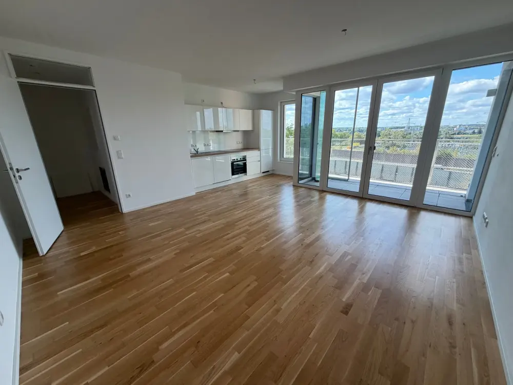 Balkonwohnung mit großer Fensterfront