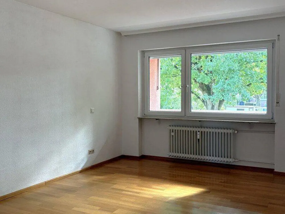 Renovierte 3 Zimmer Wohnung mit Balkon und Blick ins Grüne in ruhiger Lage von Sachsenhausen Süd