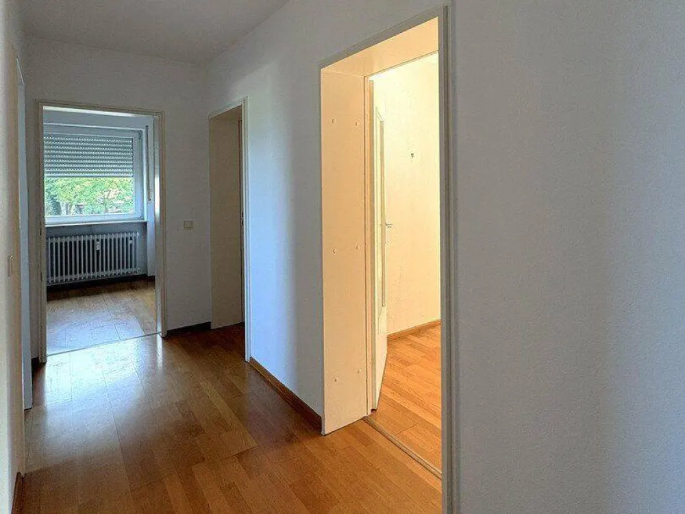 Renovierte 3 Zimmer Wohnung mit Balkon und Blick ins Grüne in ruhiger Lage von Sachsenhausen Süd