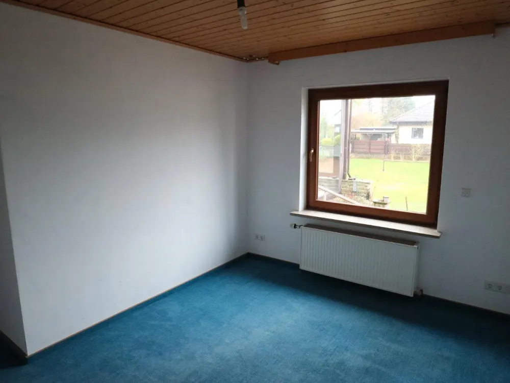 Große helle Erdgeschosswohnung mit Garten zu vermieten