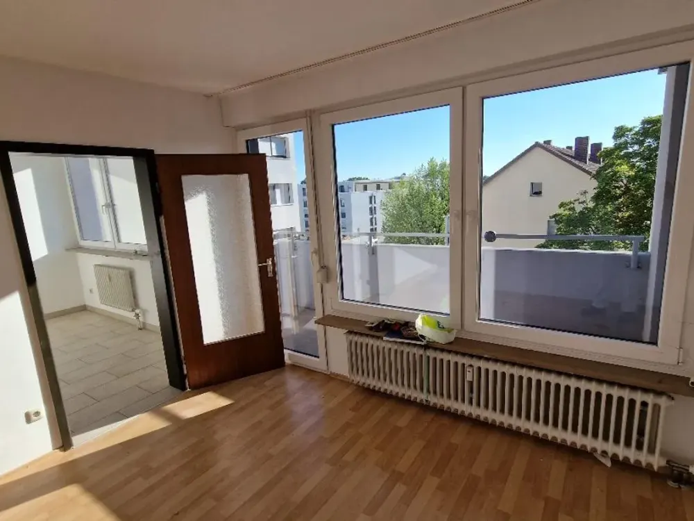 Lichtdurchflutete 3-Zimmer-Wohnung im 4. OG mit Balkon & Tiefgaragenstellplatz, Laubenweg, Fürth