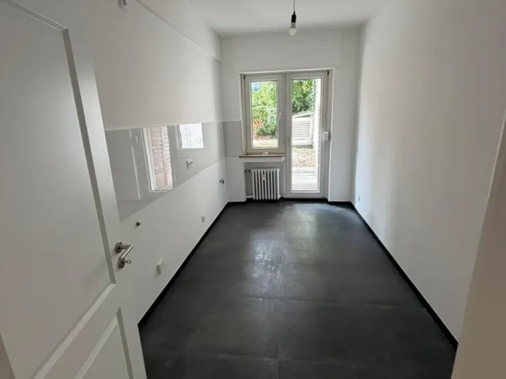 Erstbezug nach hochwertiger Renovierung in Düsseldorf: 3-Zi.-Wohnung mit Terrasse & En-Suite-Bad