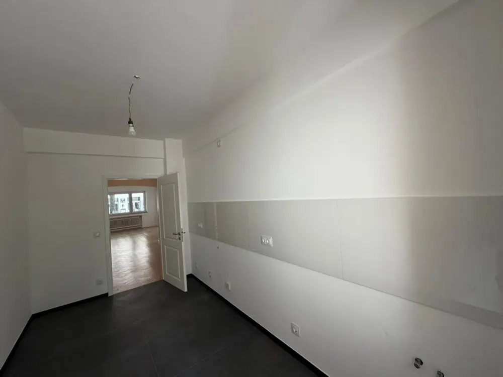 Erstbezug nach hochwertiger Renovierung in Düsseldorf: 3-Zi.-Wohnung mit Terrasse & En-Suite-Bad