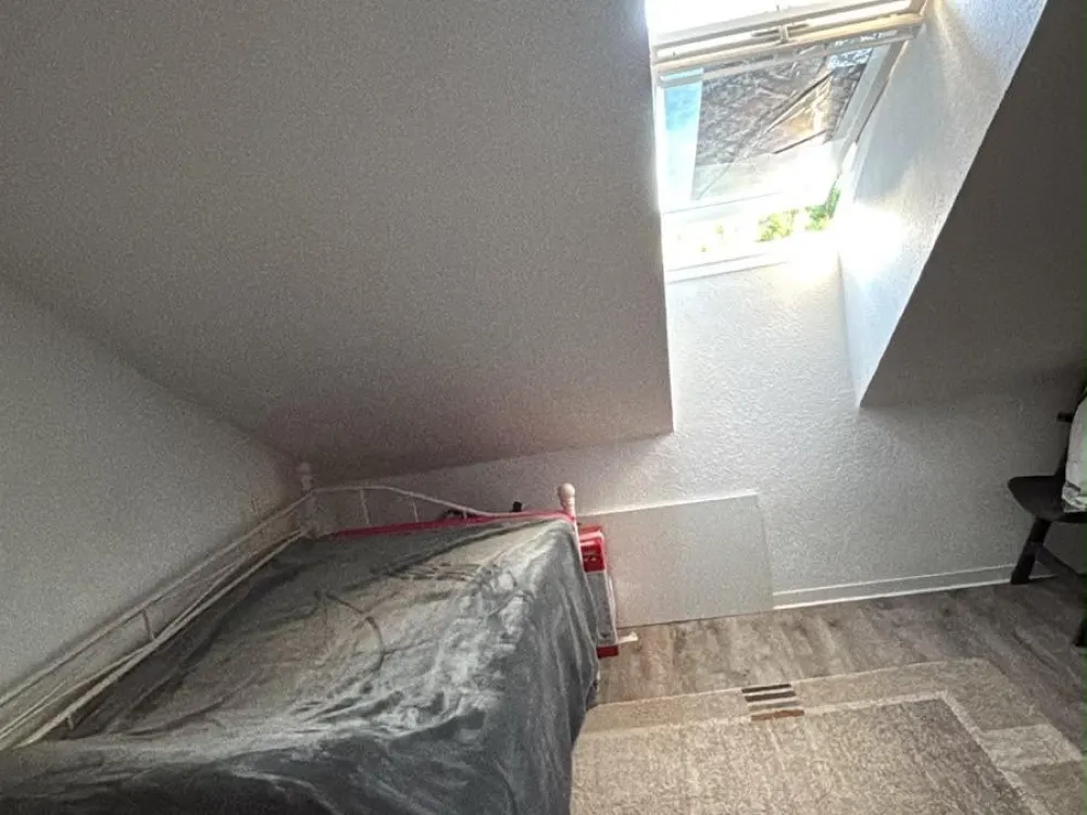 Wohnung in Burgdorf, drei Zimmer, Dachgeschoss