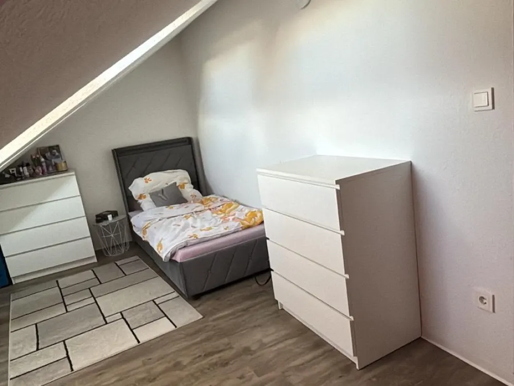 Wohnung in Burgdorf, drei Zimmer, Dachgeschoss