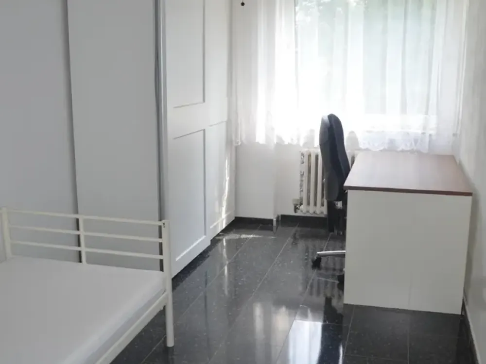 Provisionsfreie 4Zimmer Wohnung in Frankfurt ab sofort für Familien oder 3er WG zu vermieten