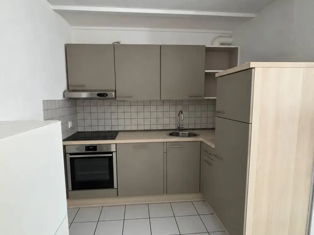 Helle 2-Zimmer-Wohnung mit Einbauküche und Stellplatz in Niederkassel