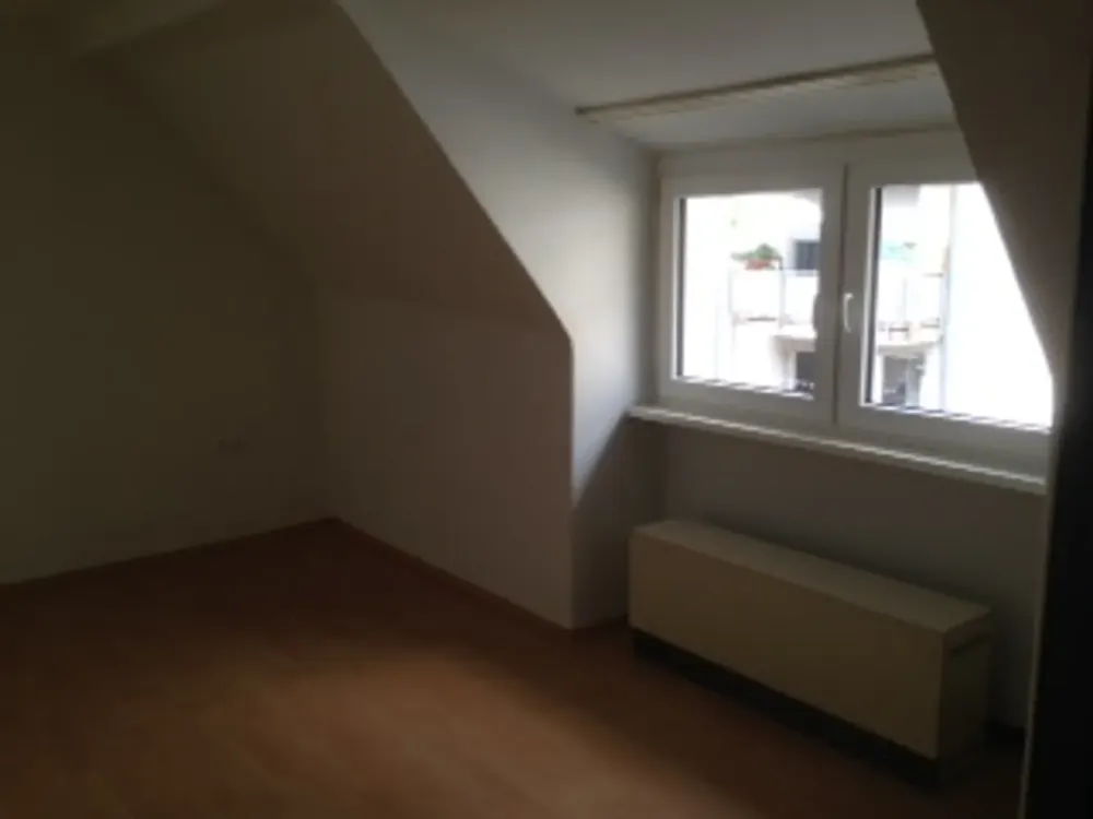 Behagliche, zentrale 2-Zi-Dachgeschosswohnung in ruhiger Lage