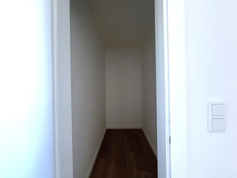 Freshly Renovated 3-Room Apartment!