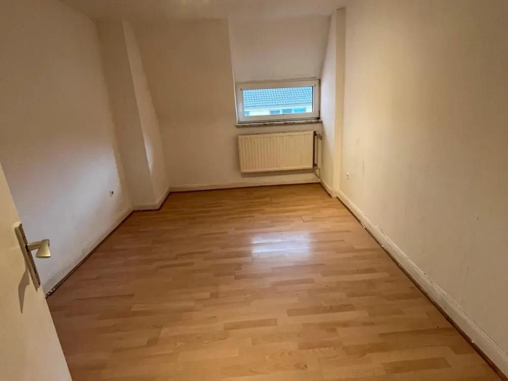 Top Sanierte 85 m² Wohnung 3,5 Zimmer Neu Bad