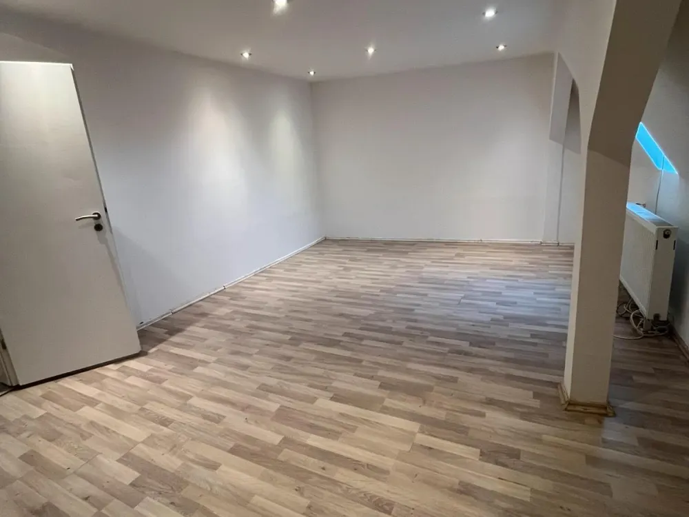 Top Sanierte 85 m² Wohnung 3,5 Zimmer Neu Bad