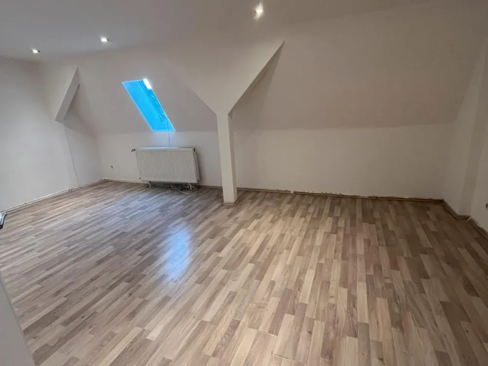 Top Sanierte 85 m² Wohnung 3,5 Zimmer Neu Bad