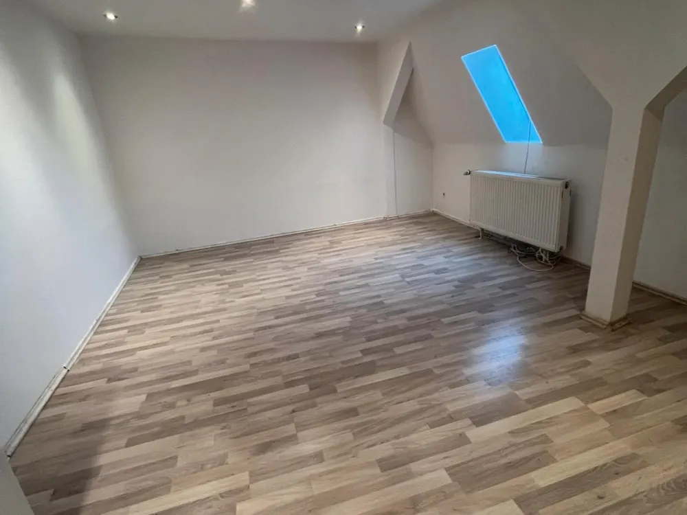 Top Sanierte 85 m² Wohnung 3,5 Zimmer Neu Bad
