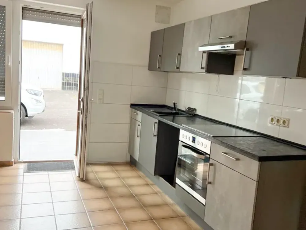 Balkon & Terrasse: Helle 3-Zimmer-Wohnung, 110 m², Schwalbach-Elm