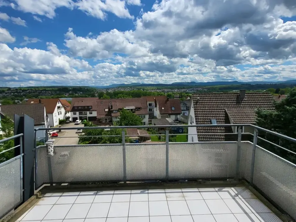 Schöner wohnen: helle, große 4-Zi-Maisonette-Wohnung mit grandiosem Ausblick. Mit 1 TG + 1 SP.