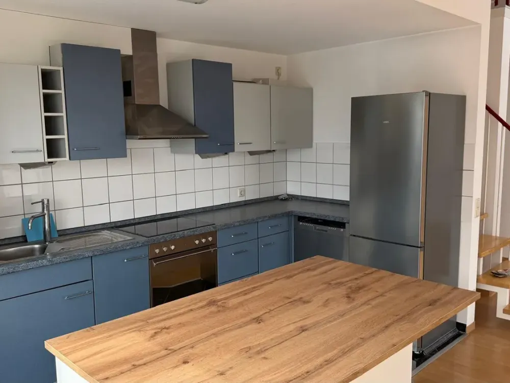 Schöner wohnen: helle, große 4-Zi-Maisonette-Wohnung mit grandiosem Ausblick. Mit 1 TG + 1 SP.