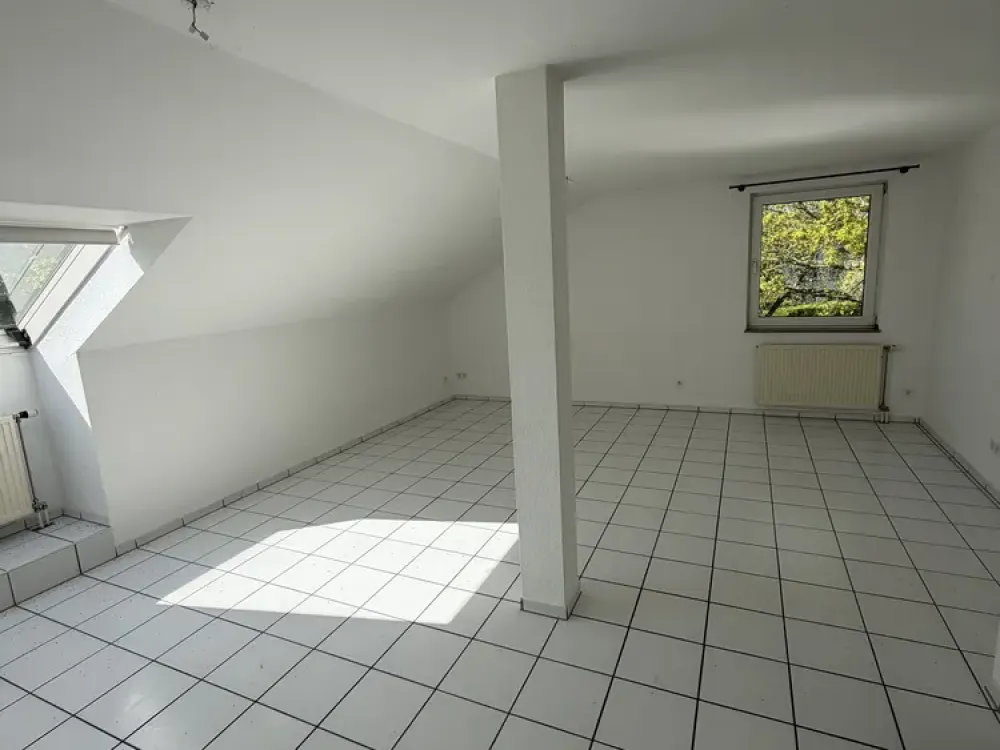 Helle 2,5 Zimmer DG-Wohnung in ruhiger Lage - Dortmund Holzen