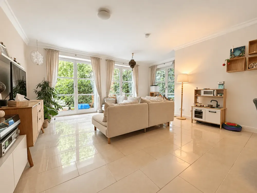 01.12. : Charmante 3-Zimmer-Wohnung mit Terrasse im Grünen und Außenstellplatz in Hummelsbüttel!