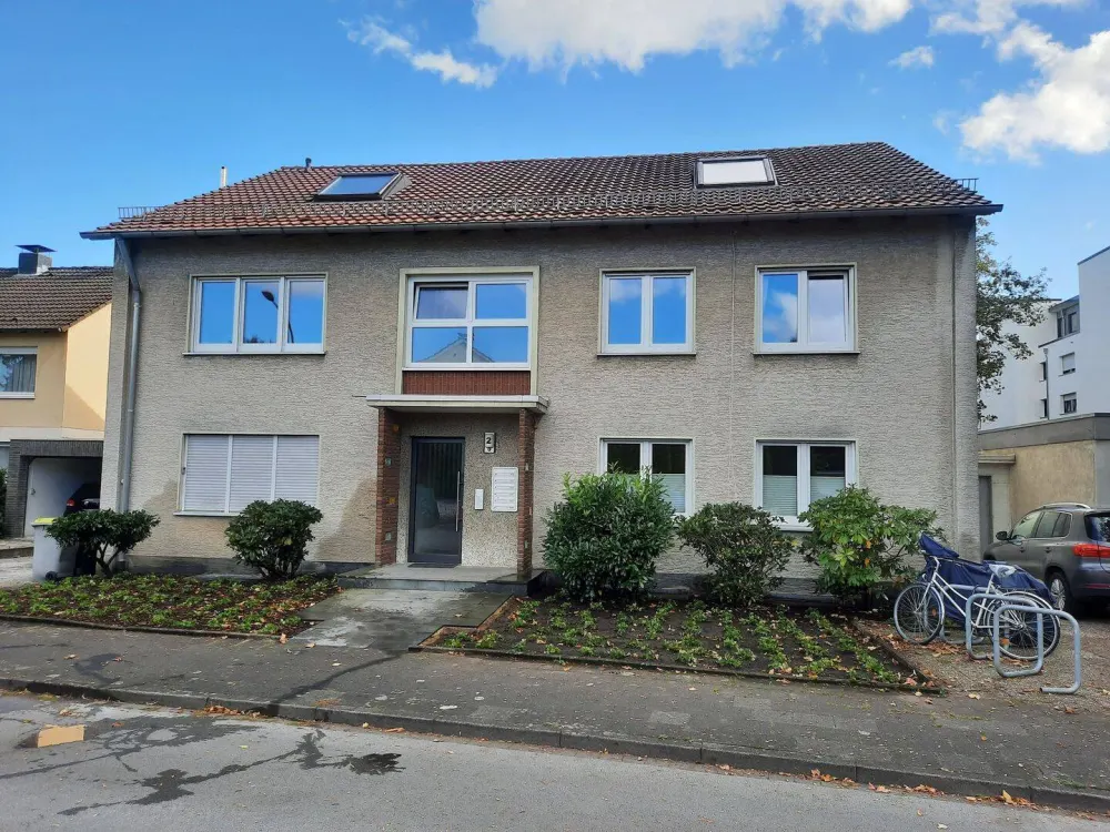 Renovated Ground Floor Apartment with Fitted Kitchen & Garden Share