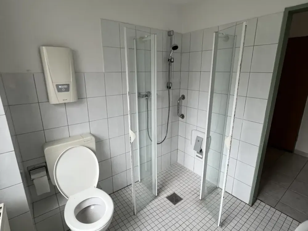 Ruhige 2-Zimmer Whg. mit verglastem Balkon
