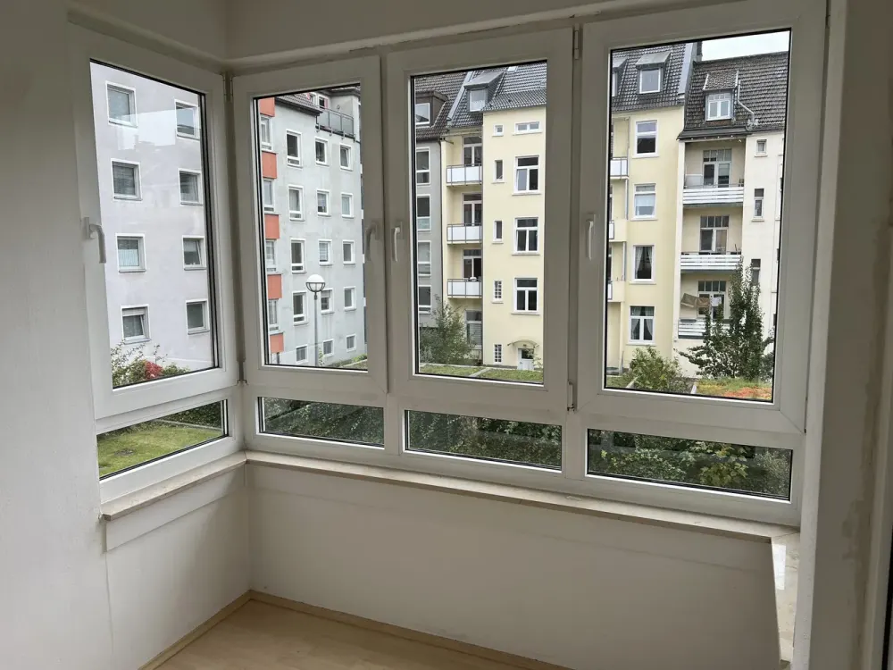 Ruhige 2-Zimmer Whg. mit verglastem Balkon