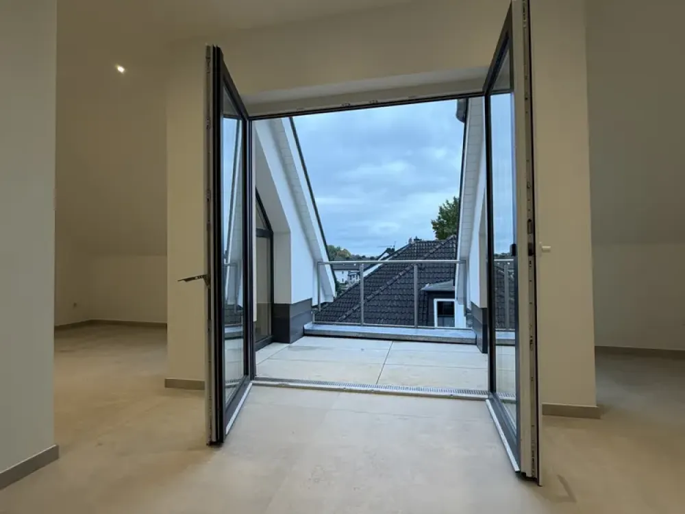 First occupancy 3-room apartment with loggia and fitted kitchen KFW 40