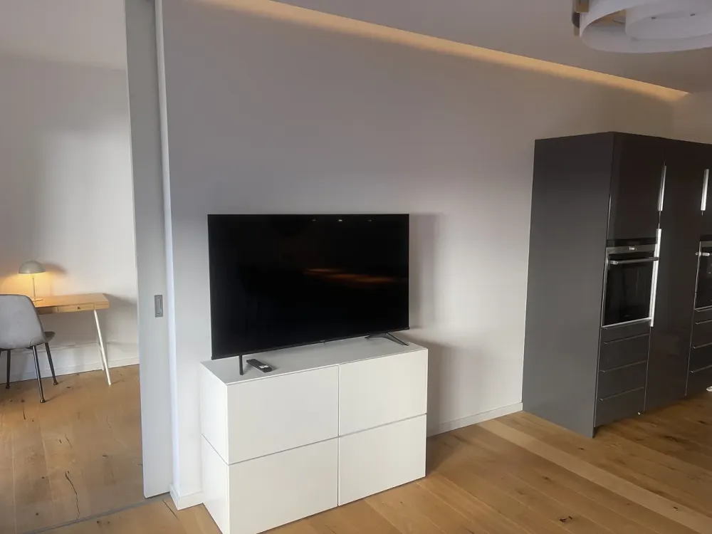 Vollmöblierte 2-Zimmer-Wohnung am Großen Garten, Terrasse, WLAN und Arbeitsplatz