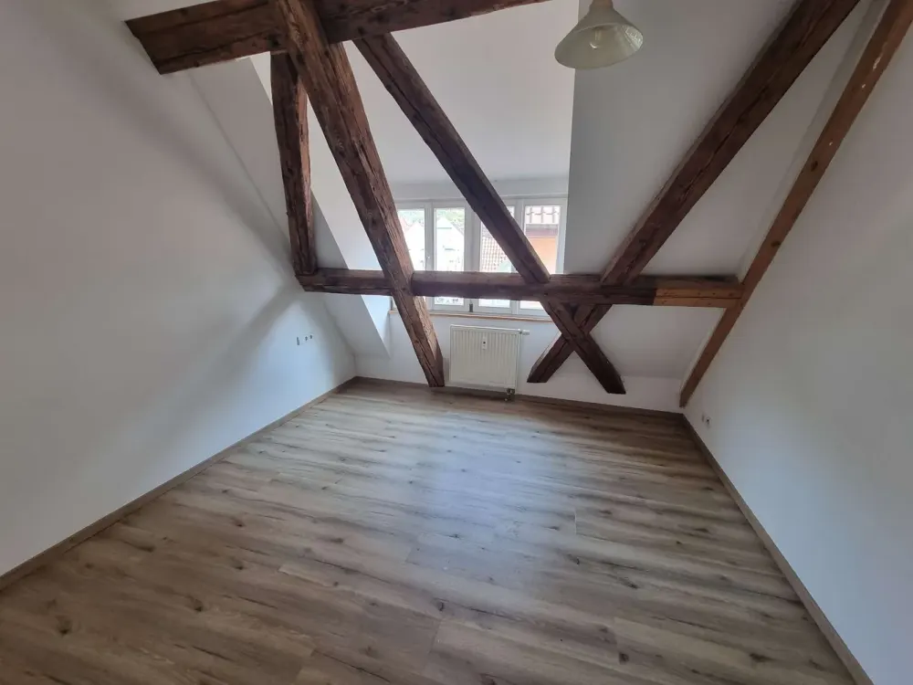 Schicke 2-Zi.-Altbauwohnung mit EBK und Stellplatz