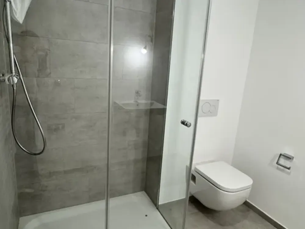 Top sanierte 2-Zimmer-Wohnung mit Balkon im 2. OG eines denkmalgeschützten Altbau