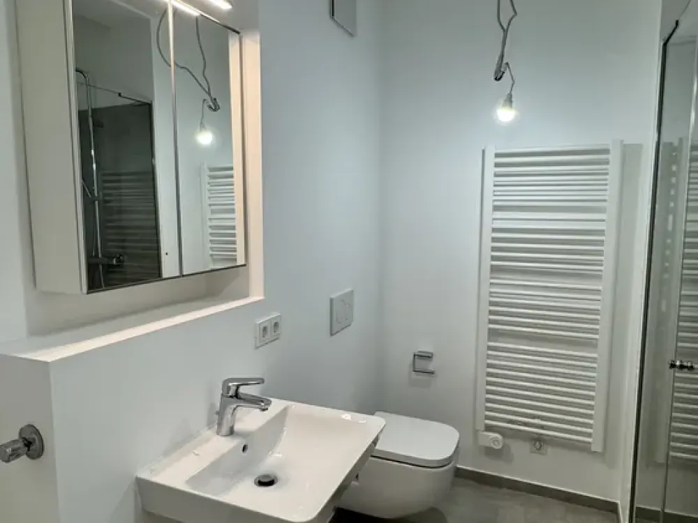 Top sanierte 2-Zimmer-Wohnung mit Balkon im 2. OG eines denkmalgeschützten Altbau