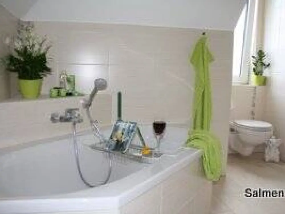 Helle, charmante Südstadt-Whg. auf 106qm Grundfläche, 3,5 Zi., EBK, Südbalkon, großzügiges Bad mit Wanne und Dusche