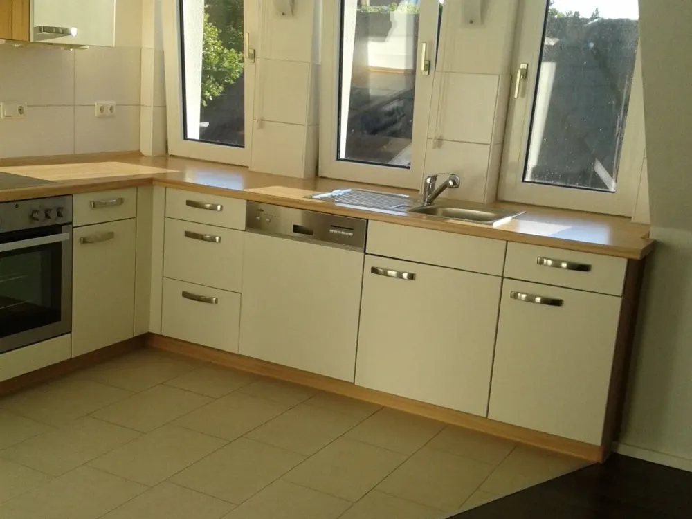 Helle, charmante Südstadt-Whg. auf 106qm Grundfläche, 3,5 Zi., EBK, Südbalkon, großzügiges Bad mit Wanne und Dusche