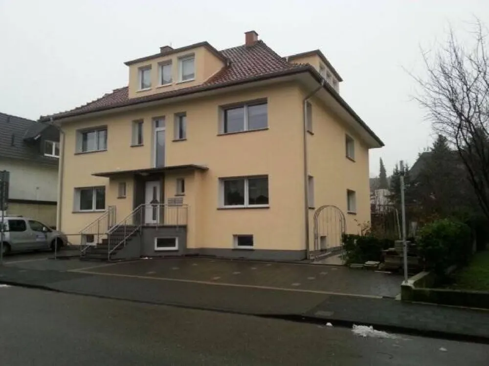Helle, charmante Südstadt-Whg. auf 106qm Grundfläche, 3,5 Zi., EBK, Südbalkon, großzügiges Bad mit Wanne und Dusche