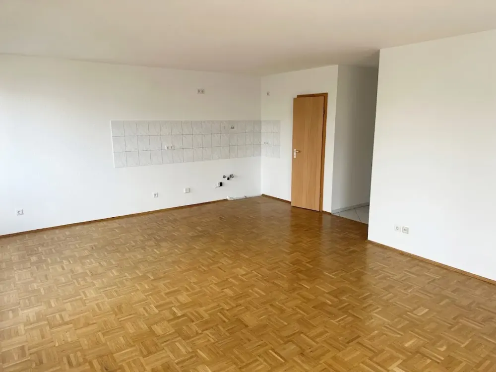 Einziehen & Wohlfühlen! 2-Zimmer-Wohnung, guter Schnitt + Parkett + Bad mit Wanne + Balkon